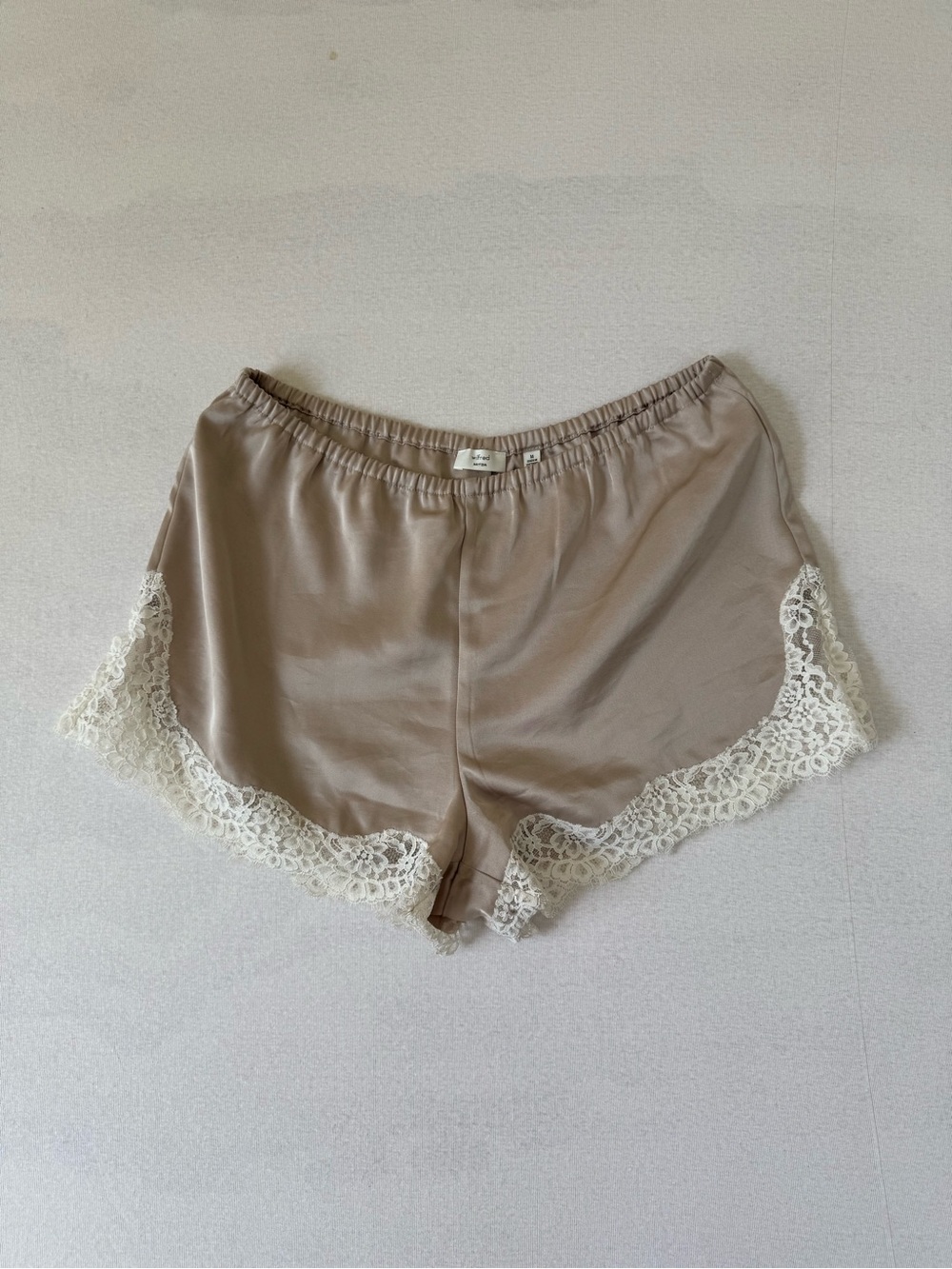 Aritzia Wilfred Whimsy Satin Short M
